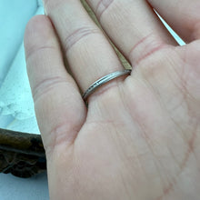 Load image into Gallery viewer, Platinum &amp; Diamonds Ring
