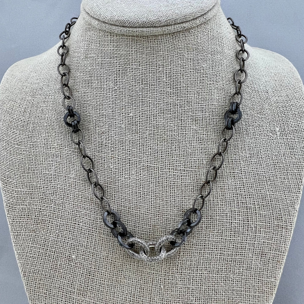 Diamond Chain with Links