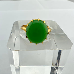 Jade Cabochon Ring in Gold