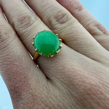 Load image into Gallery viewer, Jade Cabochon Ring in Gold

