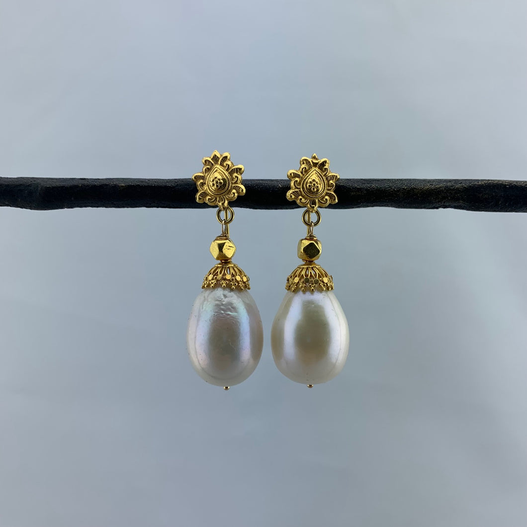 Gold and Kasumi Pearl Earrings